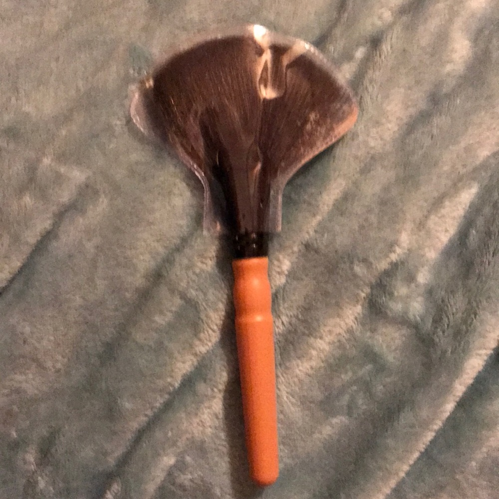 Makeup brush